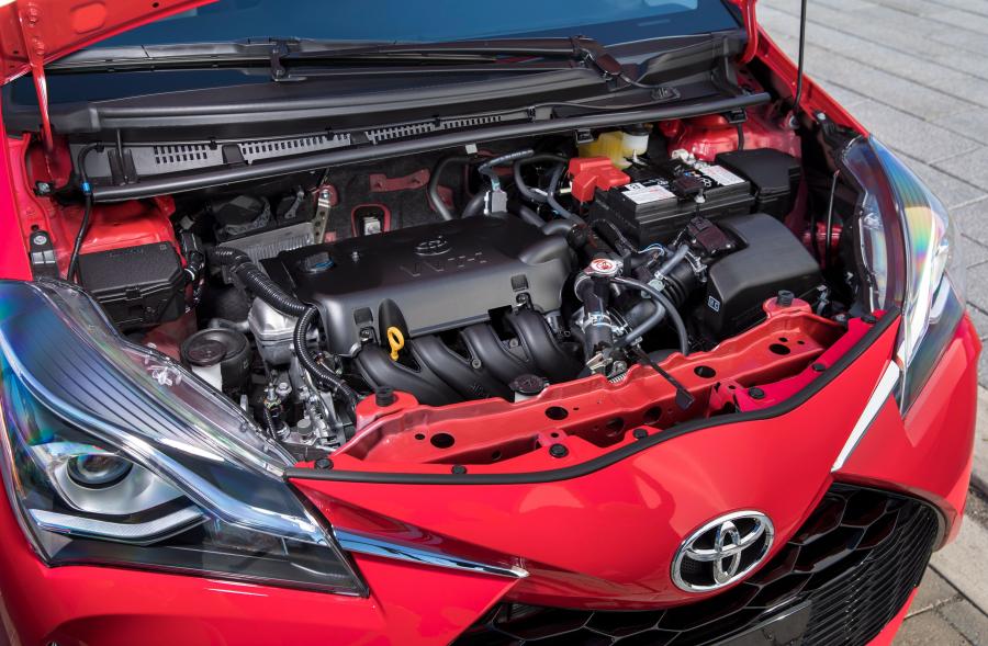 Моторный отсек Toyota Yaris SE 2017 года  (NA) (фото 20 из 32)